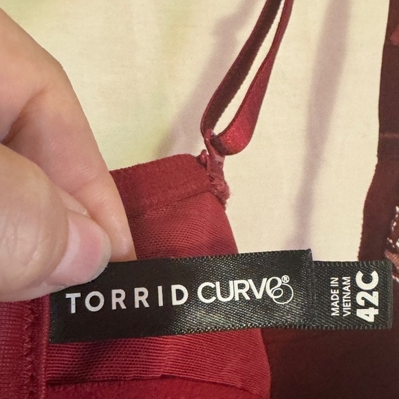 Torrid Curve Perfect T-Shirt Push-Up Bra Dark Red Lace Size 42C - Picture 2 of 6